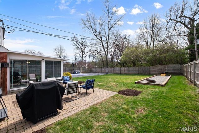 8142 Amherst Avenue, University City, MO 63130