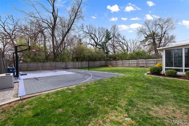 8142 Amherst Avenue, University City, MO 63130