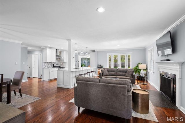 8142 Amherst Avenue, University City, MO 63130