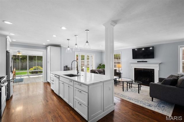 8142 Amherst Avenue, University City, MO 63130