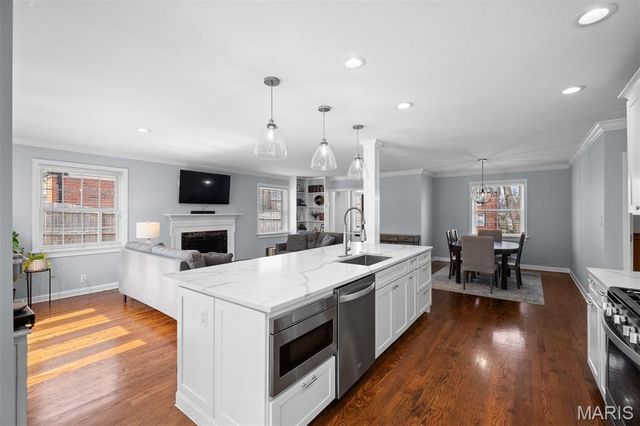 8142 Amherst Avenue, University City, MO 63130