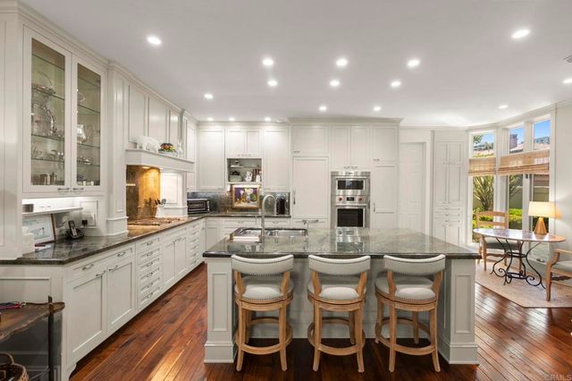 9784 Claiborne Square, La Jolla, CA 92037