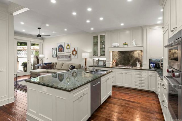 9784 Claiborne Square, La Jolla, CA 92037