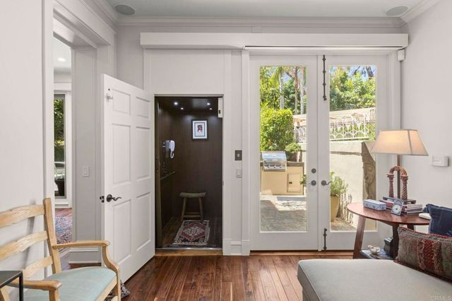 9784 Claiborne Square, La Jolla, CA 92037