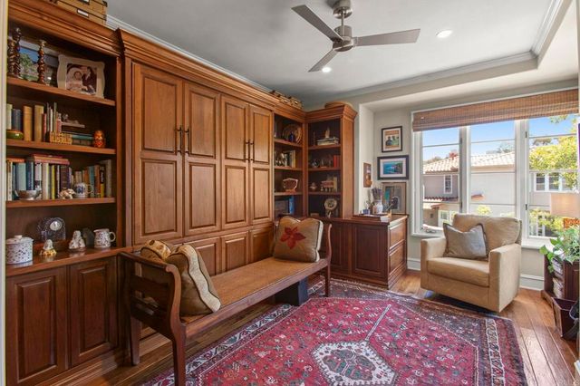 9784 Claiborne Square, La Jolla, CA 92037