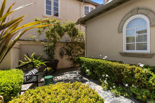9784 Claiborne Square, La Jolla, CA 92037