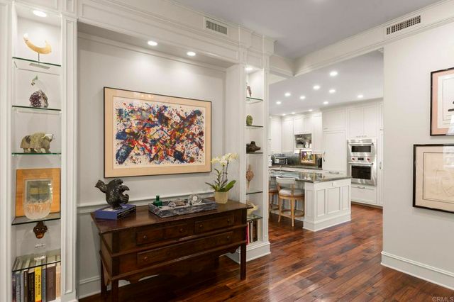 9784 Claiborne Square, La Jolla, CA 92037