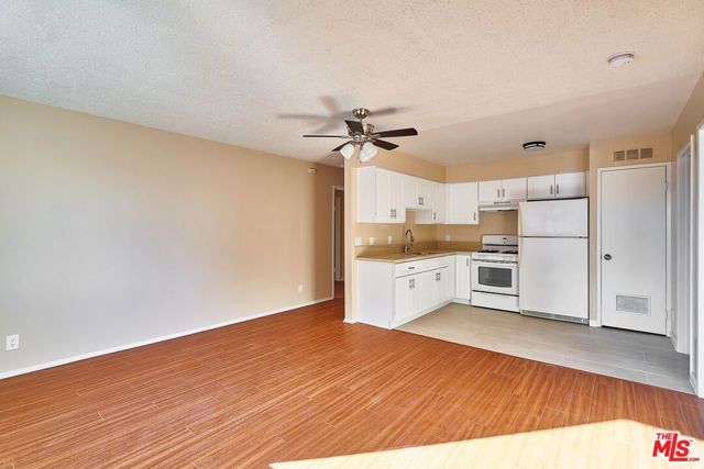 820 S St Andrews Place 301, Los Angeles, CA 90005