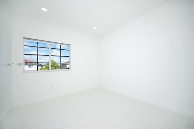 15064 SW 30th Ter, Miami, FL 33185