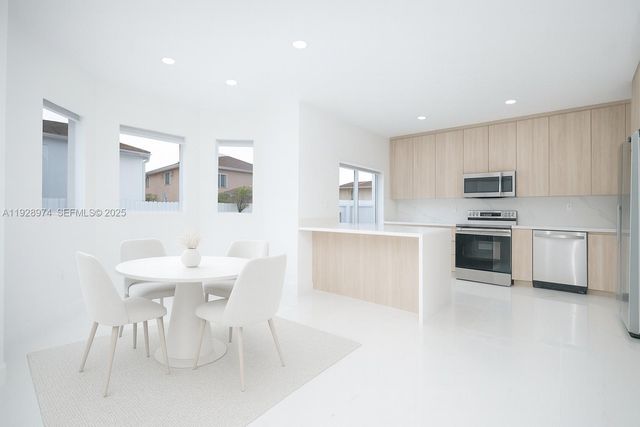 15064 SW 30th Ter, Miami, FL 33185