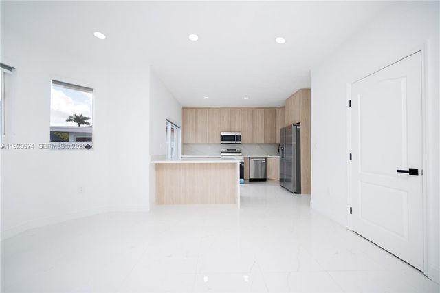 15064 SW 30th Ter, Miami, FL 33185