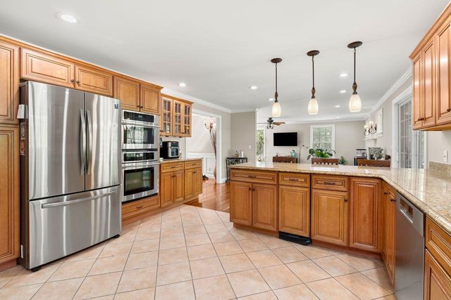 24 Fireside Drive, Epping, NH 03042