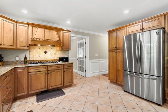 24 Fireside Drive, Epping, NH 03042