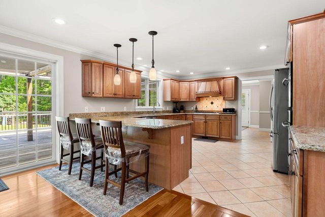 24 Fireside Drive, Epping, NH 03042
