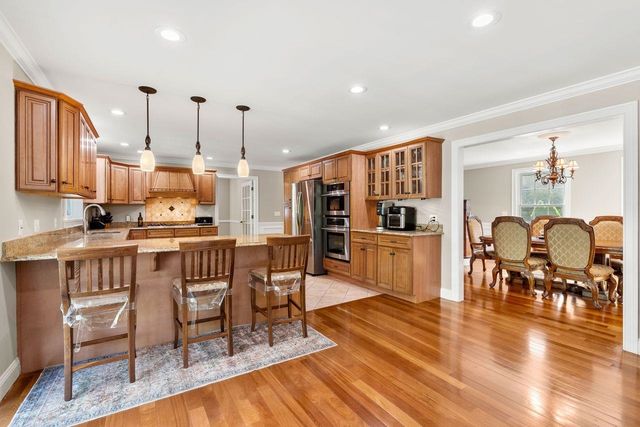 24 Fireside Drive, Epping, NH 03042