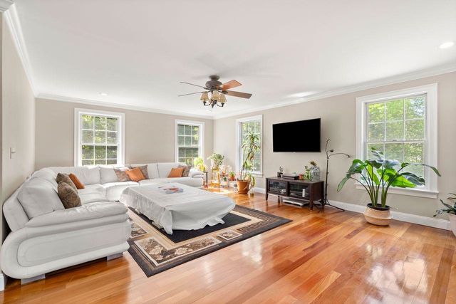 24 Fireside Drive, Epping, NH 03042