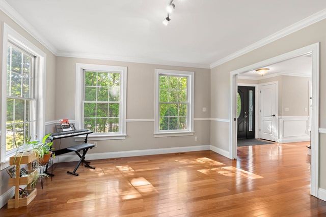 24 Fireside Drive, Epping, NH 03042