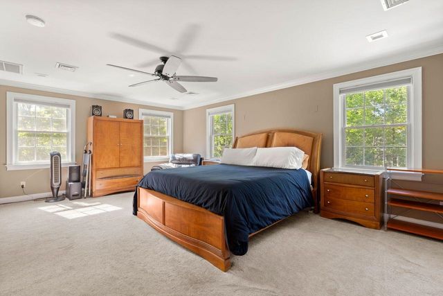 24 Fireside Drive, Epping, NH 03042