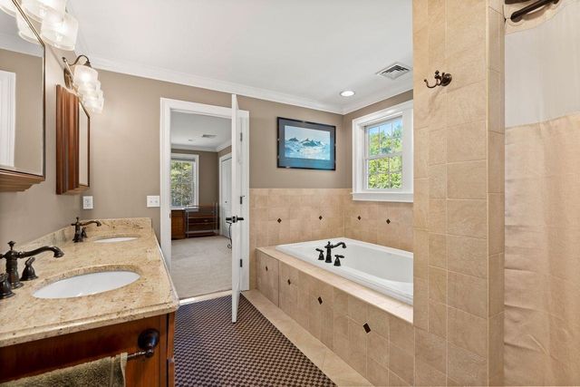 24 Fireside Drive, Epping, NH 03042