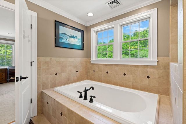 24 Fireside Drive, Epping, NH 03042