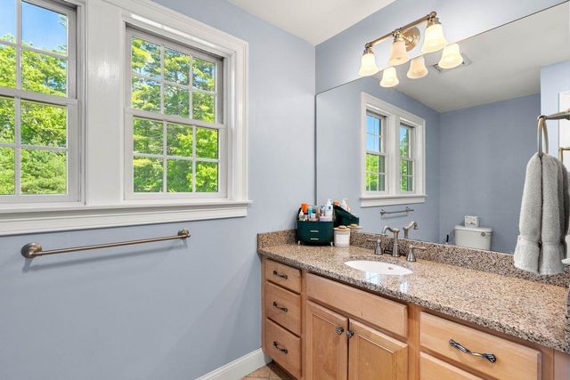 24 Fireside Drive, Epping, NH 03042