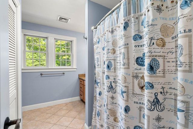 24 Fireside Drive, Epping, NH 03042
