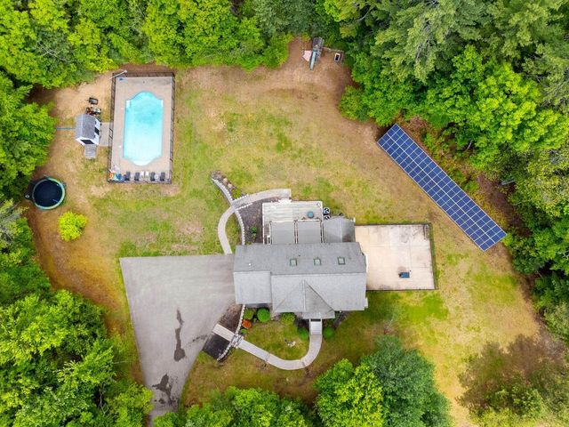 24 Fireside Drive, Epping, NH 03042