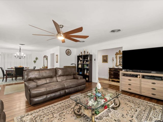 618 Walnut St., Gilmer, TX 75644