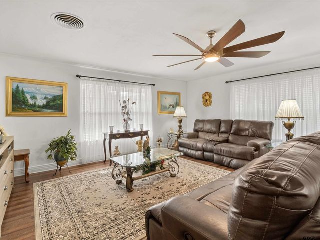 618 Walnut St., Gilmer, TX 75644