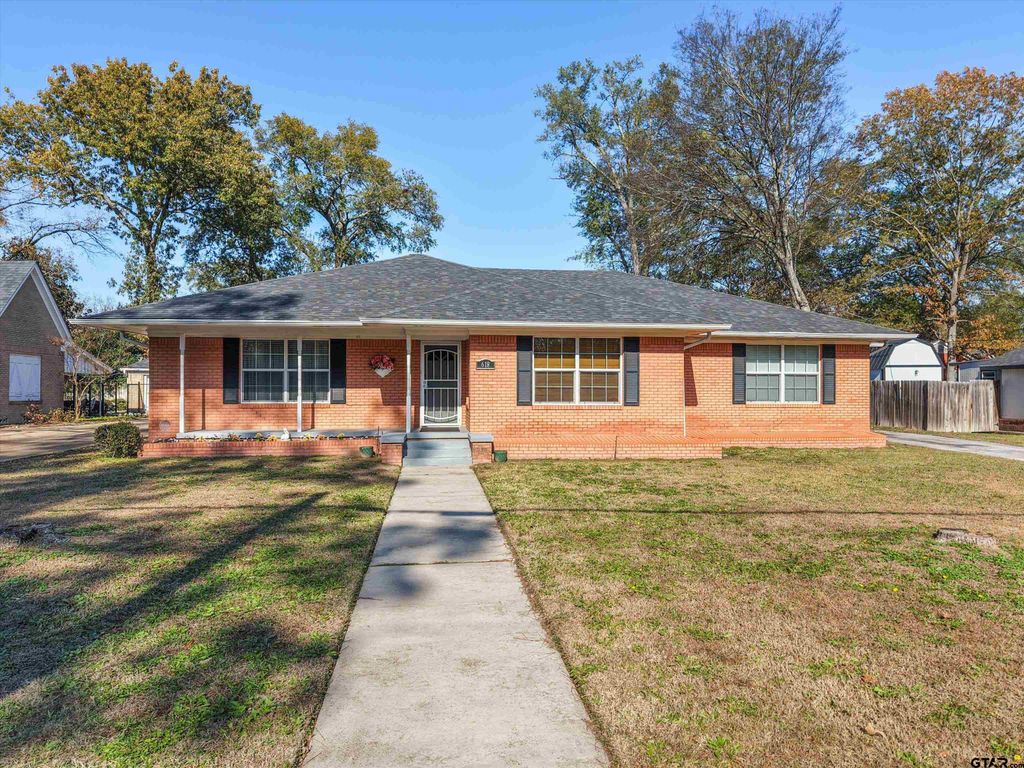 618 Walnut St., Gilmer, TX 75644