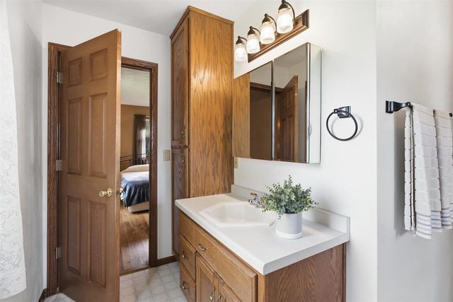 W6817 APPLETREE COURT, Greenville, WI 54942