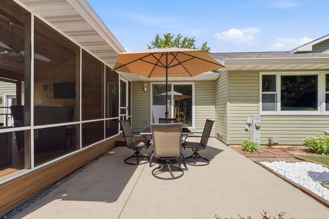 W6817 APPLETREE COURT, Greenville, WI 54942