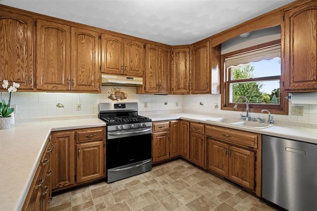 W6817 APPLETREE COURT, Greenville, WI 54942