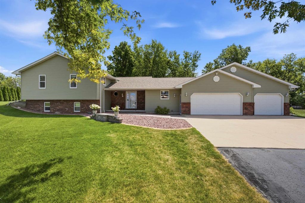 W6817 APPLETREE COURT, Greenville, WI 54942
