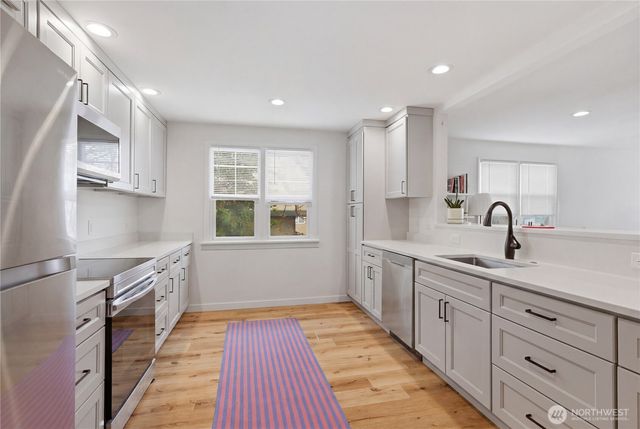1401 W Bertona Street, Seattle, WA 98119