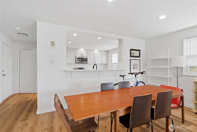1401 W Bertona Street, Seattle, WA 98119