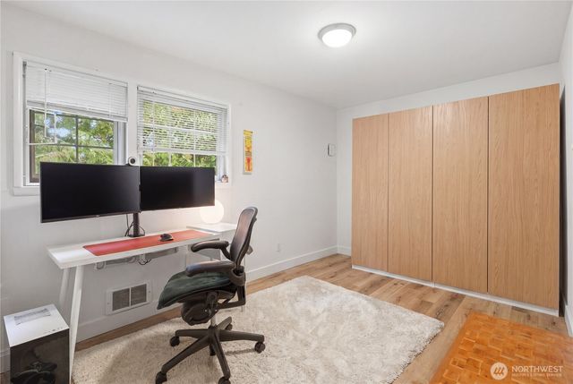 1401 W Bertona Street, Seattle, WA 98119