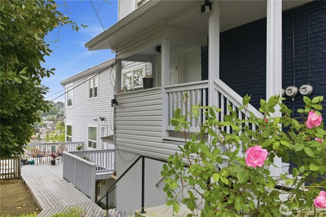 1401 W Bertona Street, Seattle, WA 98119