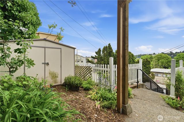 1401 W Bertona Street, Seattle, WA 98119