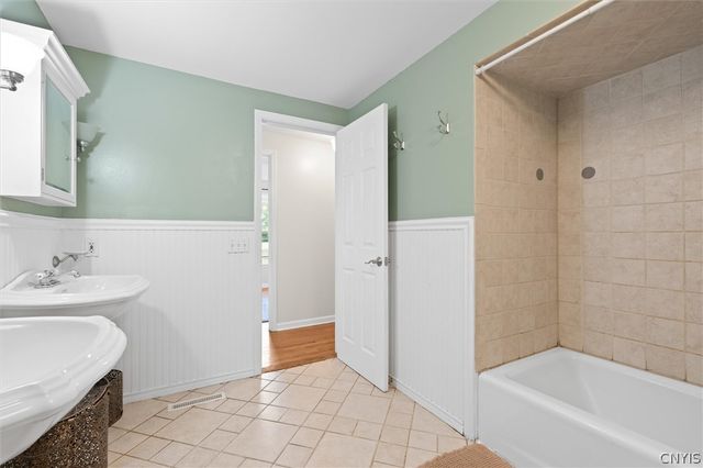 4557 Abbey Road, Onondaga, NY 13215