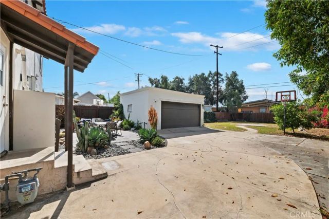 1124 S Vicentia, Corona, CA 92882