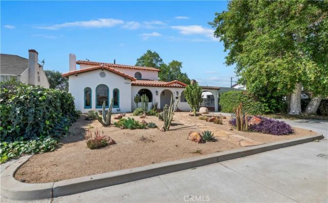 1124 S Vicentia, Corona, CA 92882