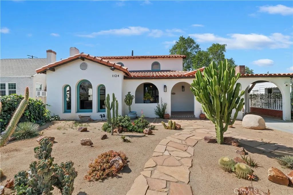 1124 S Vicentia, Corona, CA 92882