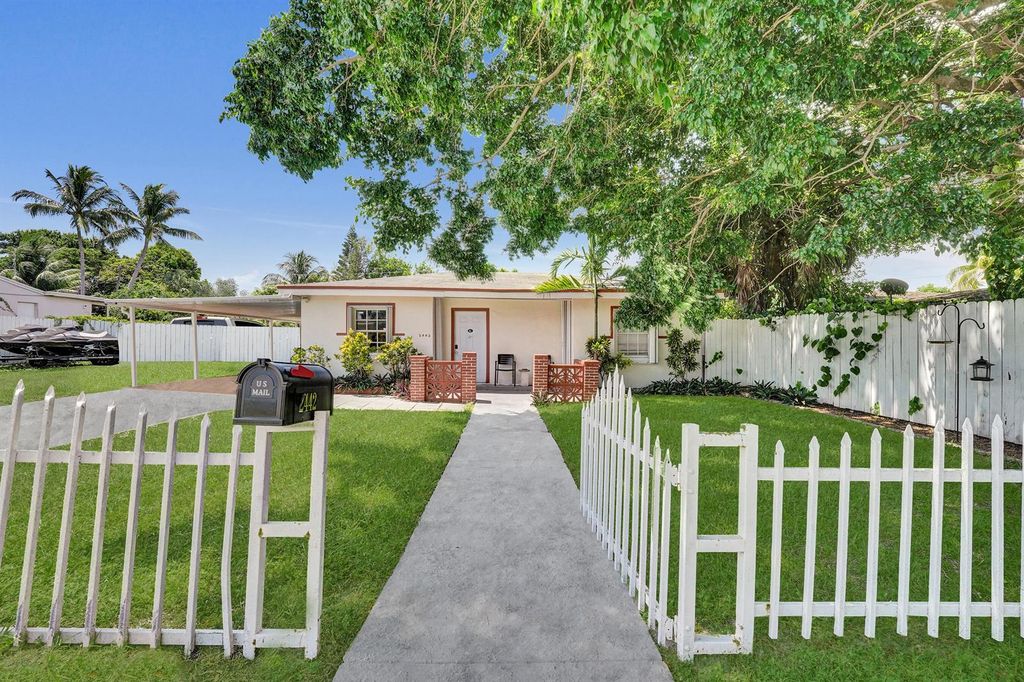 2442 FUNSTON Street, Hollywood, FL 33020