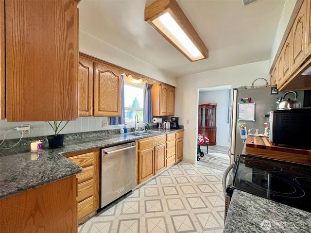 2116 Cascade Way, Longview, WA 98632