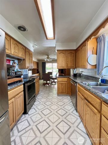 2116 Cascade Way, Longview, WA 98632