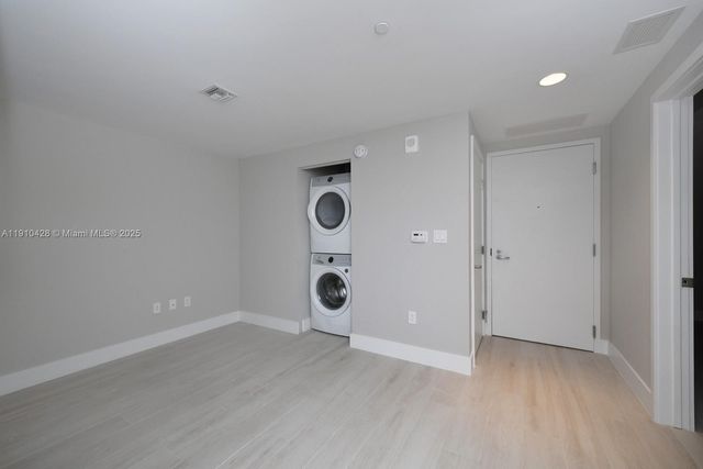 16385 Biscayne Blvd 1219, North Miami Beach, FL 33160