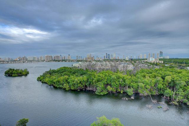 16385 Biscayne Blvd 1219, North Miami Beach, FL 33160