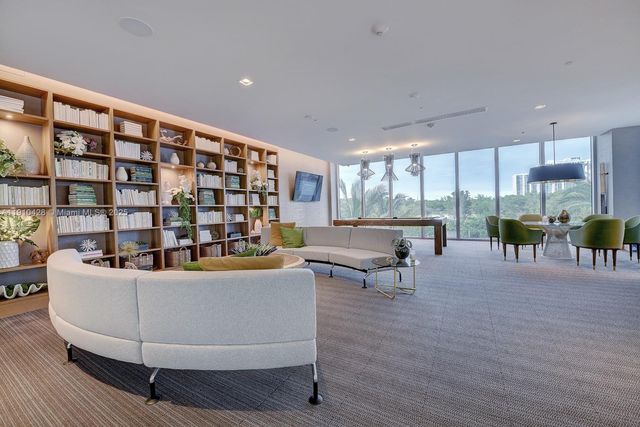 16385 Biscayne Blvd 1219, North Miami Beach, FL 33160