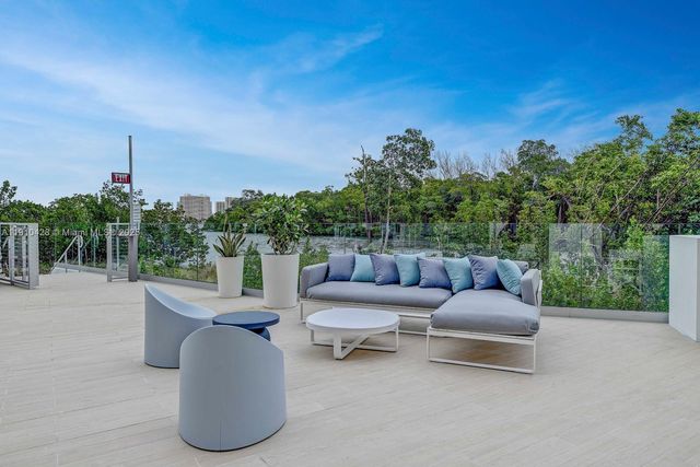 16385 Biscayne Blvd 1219, North Miami Beach, FL 33160